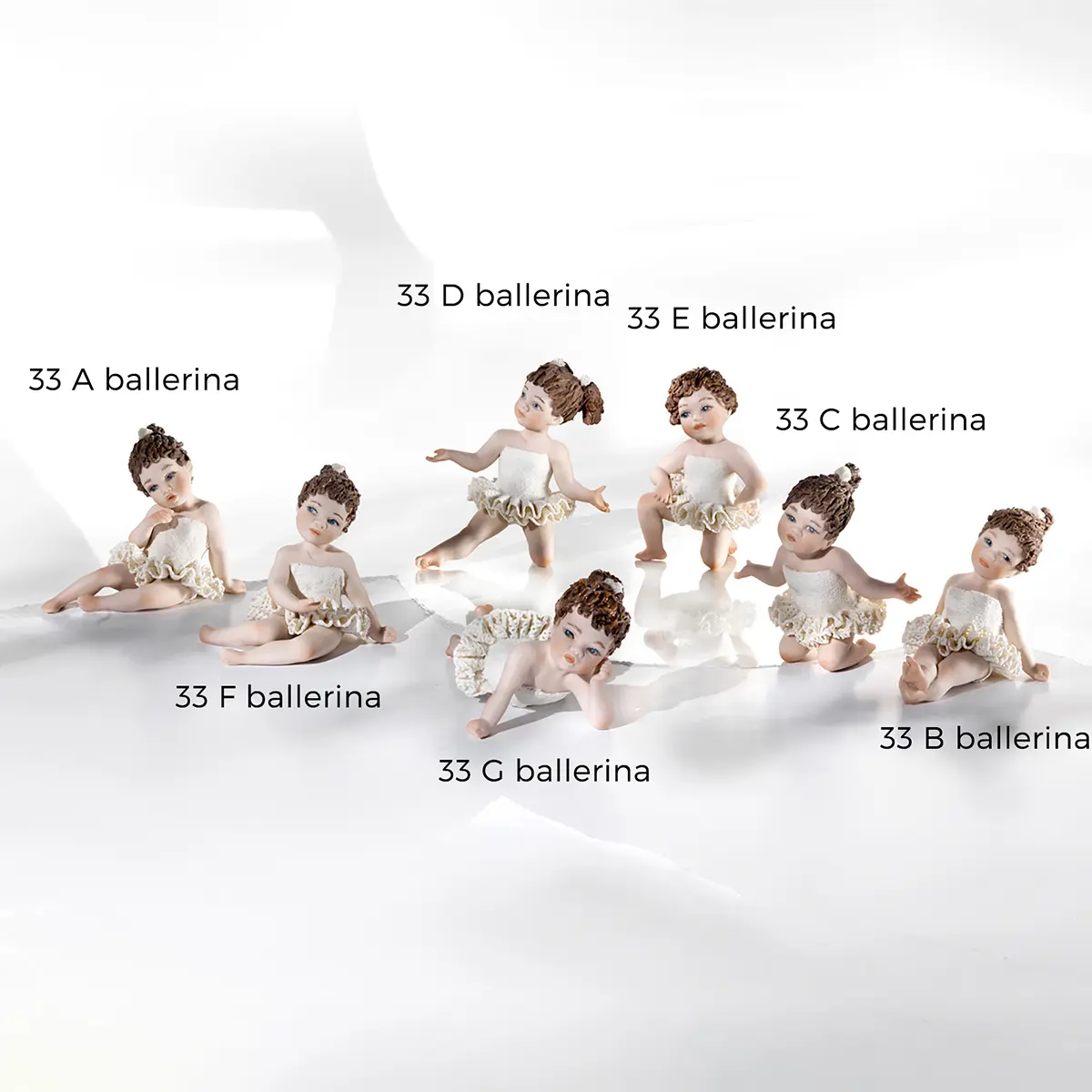 Statuine in porcellana Sibania raffiguranti bimbe ballerine in tutù di pizzo in varie posizioni.