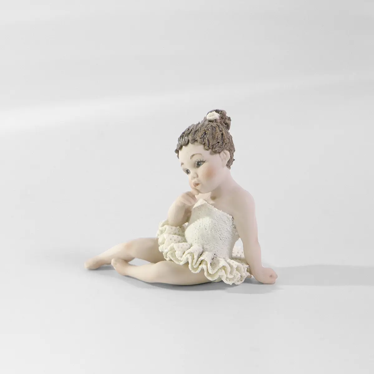 Statua in porcellana di ballerina in tutù