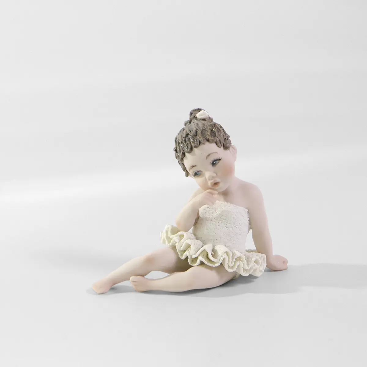 Statua in porcellana di ballerina in tutù