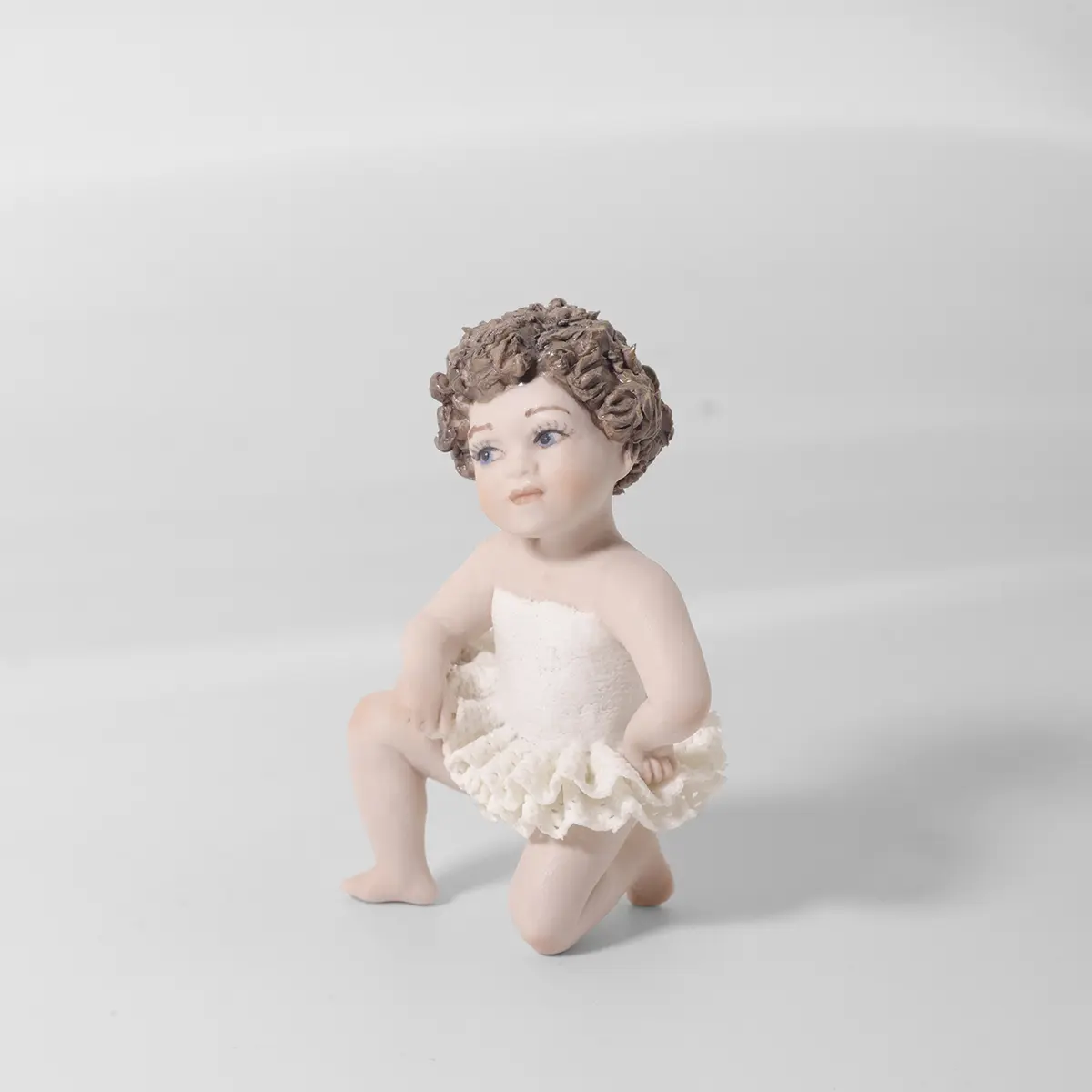 Statua in porcellana di ballerina in tutù