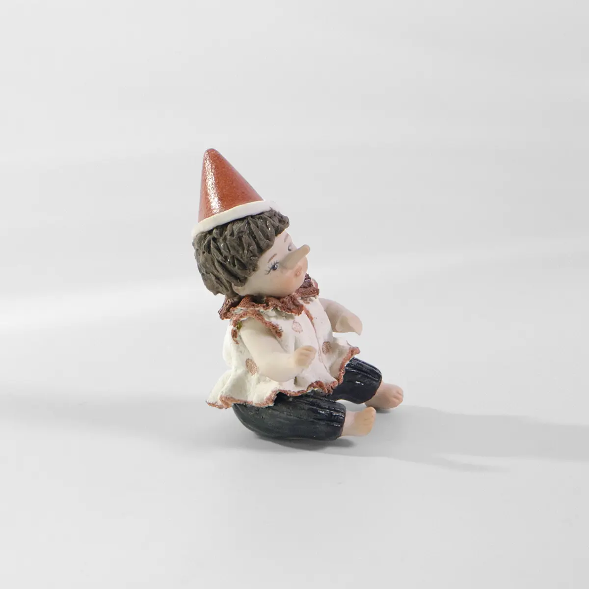 Piccolo Pinocchio in porcellana.